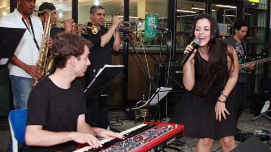 Eletronaipe e Myra Calado encantam público em parceria (Foto: Luiz Carvalho)