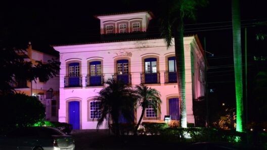 Prédios públicos ganham cor da campanha, realizada até o fim do mês na rede municipal de saúde (Foto: Edimilson Domingos)
